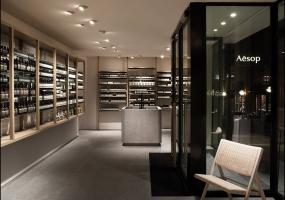 经典化妆品店内灰色地砖装修效果图片