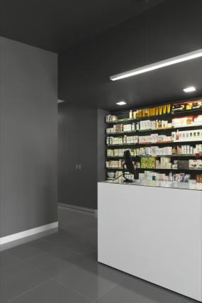 时尚化妆品店货架装修图片