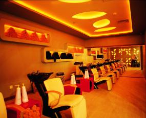 高档美容门面装修风格图片欣赏