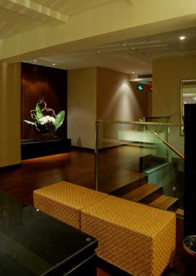 美容门面室内壁柜门装修图片