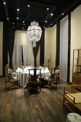 最新特色火锅店门面室内装修效果图2018图片