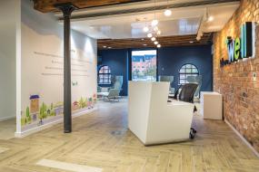 写字楼室内玻璃门装修设计图片