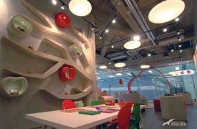 童装店室内装修展柜效果图