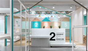 国外童装店室内挂衣架装修效果图片