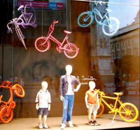 品牌童装店门面门口装修图片