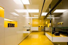 大型化妆品店装修风格效果图片