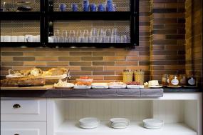 蛋糕店门面室内柜子设计装修图片