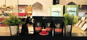 小型奶茶店吧台设计装修效果图片