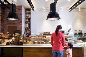 国外蛋糕店门面装修案例图片