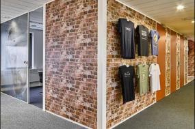 极简装修办公室隔断效果图