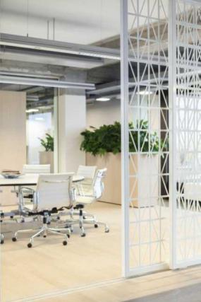 简约办公室隔断墙装修设计