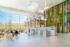 上海专业现代办公室隔断装修