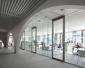 小型办公室装修风格专业办公室隔断设计