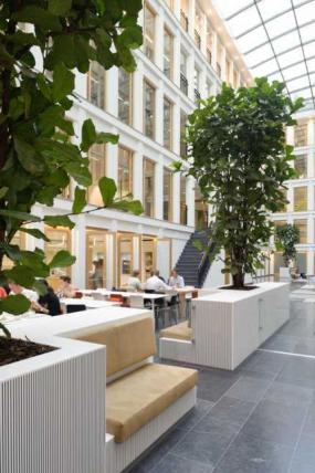 简约风格现代办公室隔断墙装修