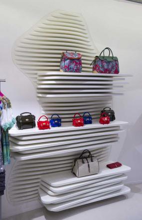 欧式女服装店商铺店面门头装饰装修效果图欣赏