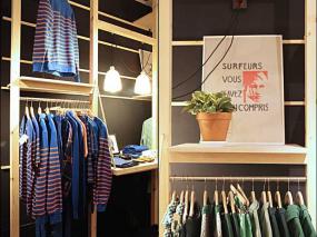 女服装店室内地砖装修效果图