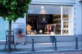 女装服装店橱窗设计