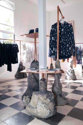 现代简约风格女装服装店装修图片