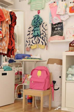 小型童装店室内设计装修图片