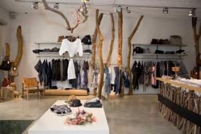 现代风格女装服装店装修样板