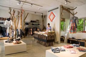 个性女装服装店装修设计效果图大全2018