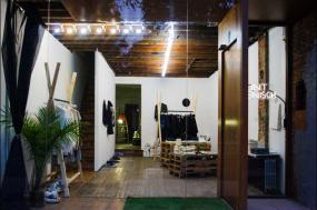 田园风格女装服装店设计装修效果图片