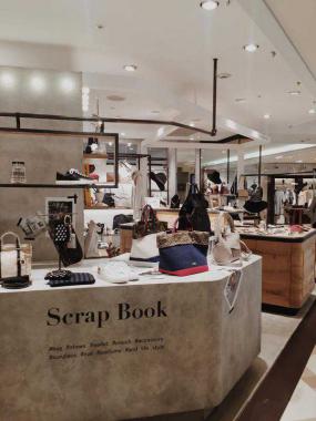 女装服装店格栅灯装修效果图