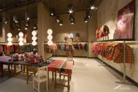 个性童装店墙面设计装修效果图片