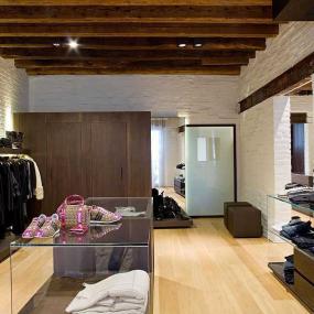 时尚女装服装店服装陈列装修实景图