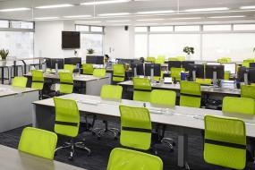 白色现代办公室吊顶装饰效果图