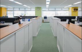 现代简约黑白风格办公室走道效果图