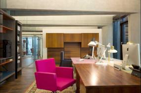 小型员工办公室摆设装修图片