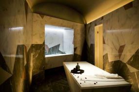 美容医院室内浅色木地板装修效果图片