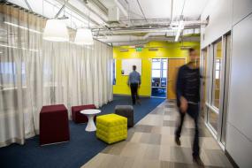 现代清新办公室窗帘效果图赏析