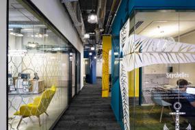 最新办公室室内玻璃隔断装修效果图集