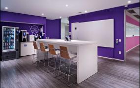 现代个性办公室墙面装饰装修效果图片