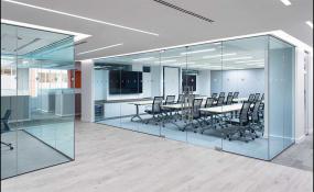 最新会议室室内隔断门装修效果图片