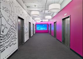 现代办公室走廊吊顶装修效果图