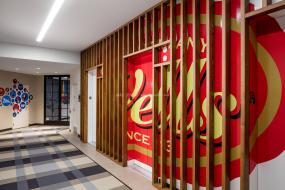 现代办公室室内走廊装修效果图片