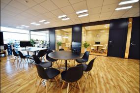 最新写字楼简约会议室装修效果图片