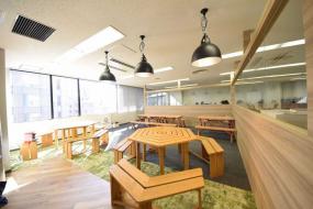 简单大型办公室室内吊顶设计装修效果图片