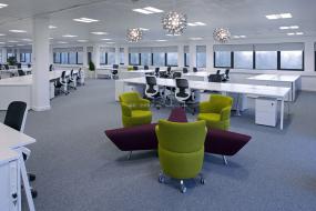 现代风格办公室吊顶设计效果图