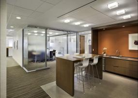 现代办公室装修精美吊顶效果图片