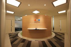 国外办公室室内吊顶装饰装修效果图片