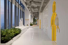 大型办公室室内吊顶装修效果图片