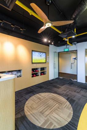 2018最新大办公室室内吊顶设计装修效果图片