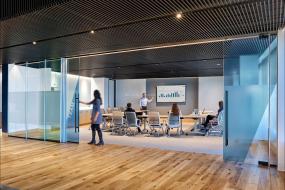 会议室不规则几何形简单吊顶装修效果图