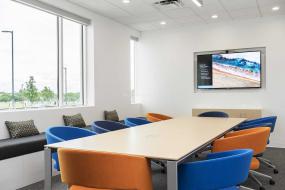 时尚办公会议室吊顶效果图欣赏