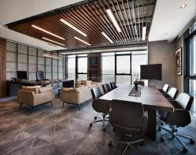 公司老总办公室玻璃隔断墙装修效果图片