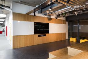 政府办公室办公隔断桌装修效果图